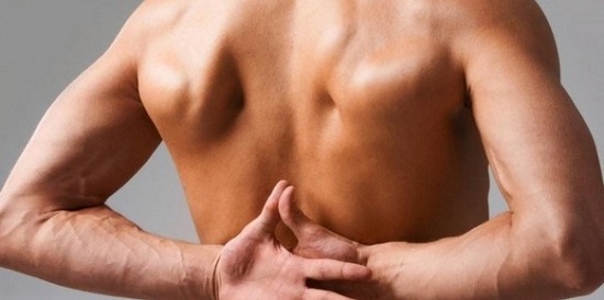 Причины болей в спине ниже лопаток